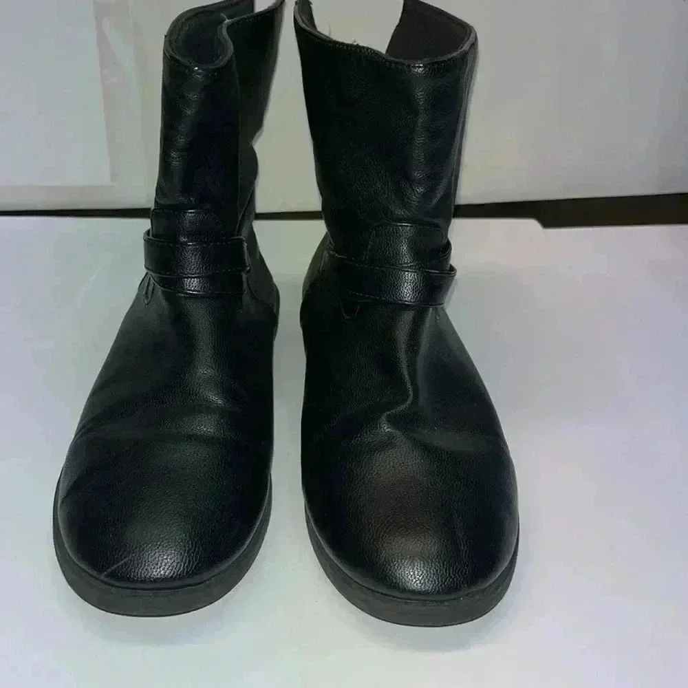 GAP black biker boot size 5